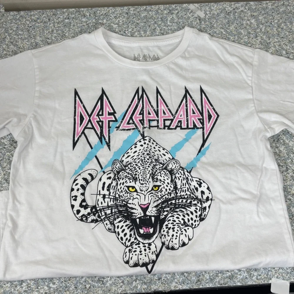 Def Leppard T-Shirt Kids Size L 10/12 White Cotton Blend Snow Leopard Rock Band